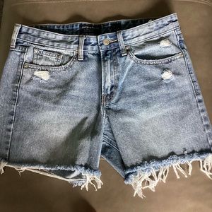 Lucky Brand Boyfriend Short Light Denim Wash Raw Hem Distressed 8/29